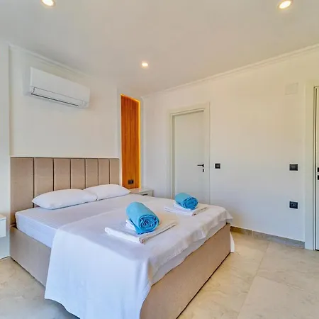 With A Pool And Sea View In Kalkan 2 Apartman *