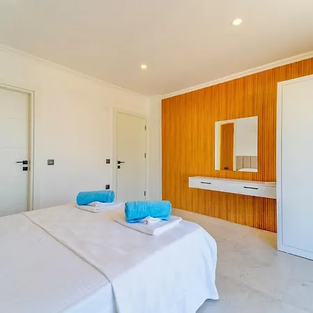 With A Pool And Sea View In Kalkan 2 Apartman